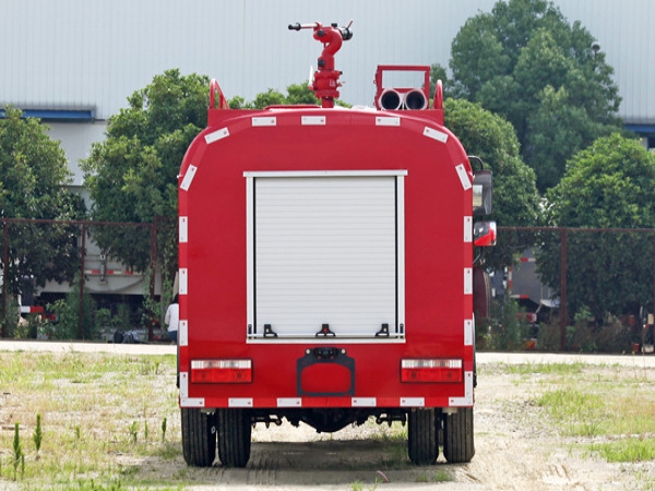 柴油7吨消防洒水车