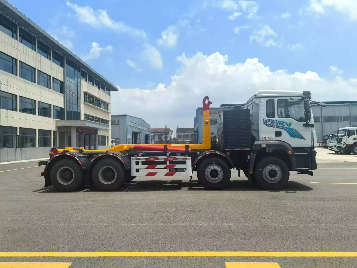 陕汽前四后八纯电动车厢可卸式垃圾车